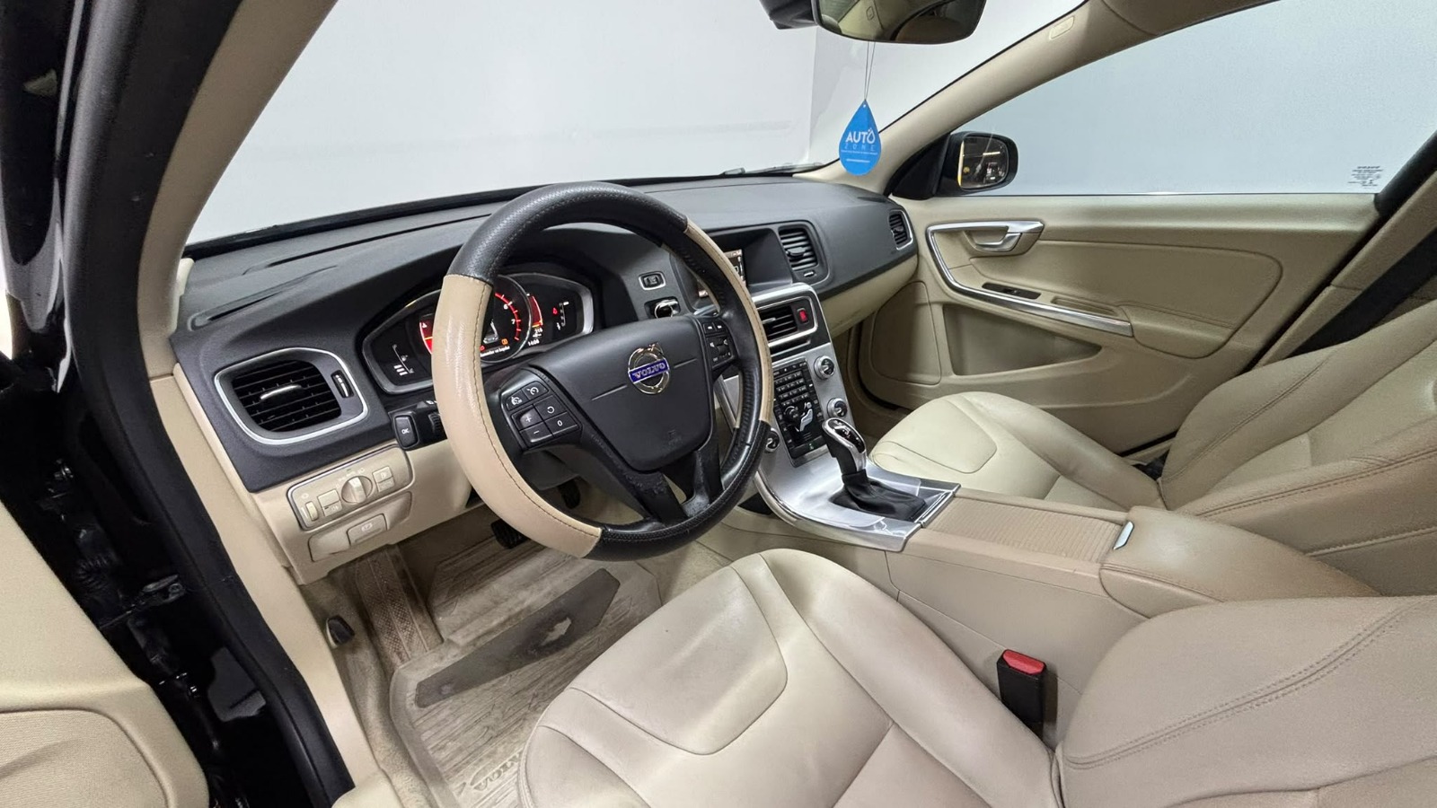 VOLVO S60 17